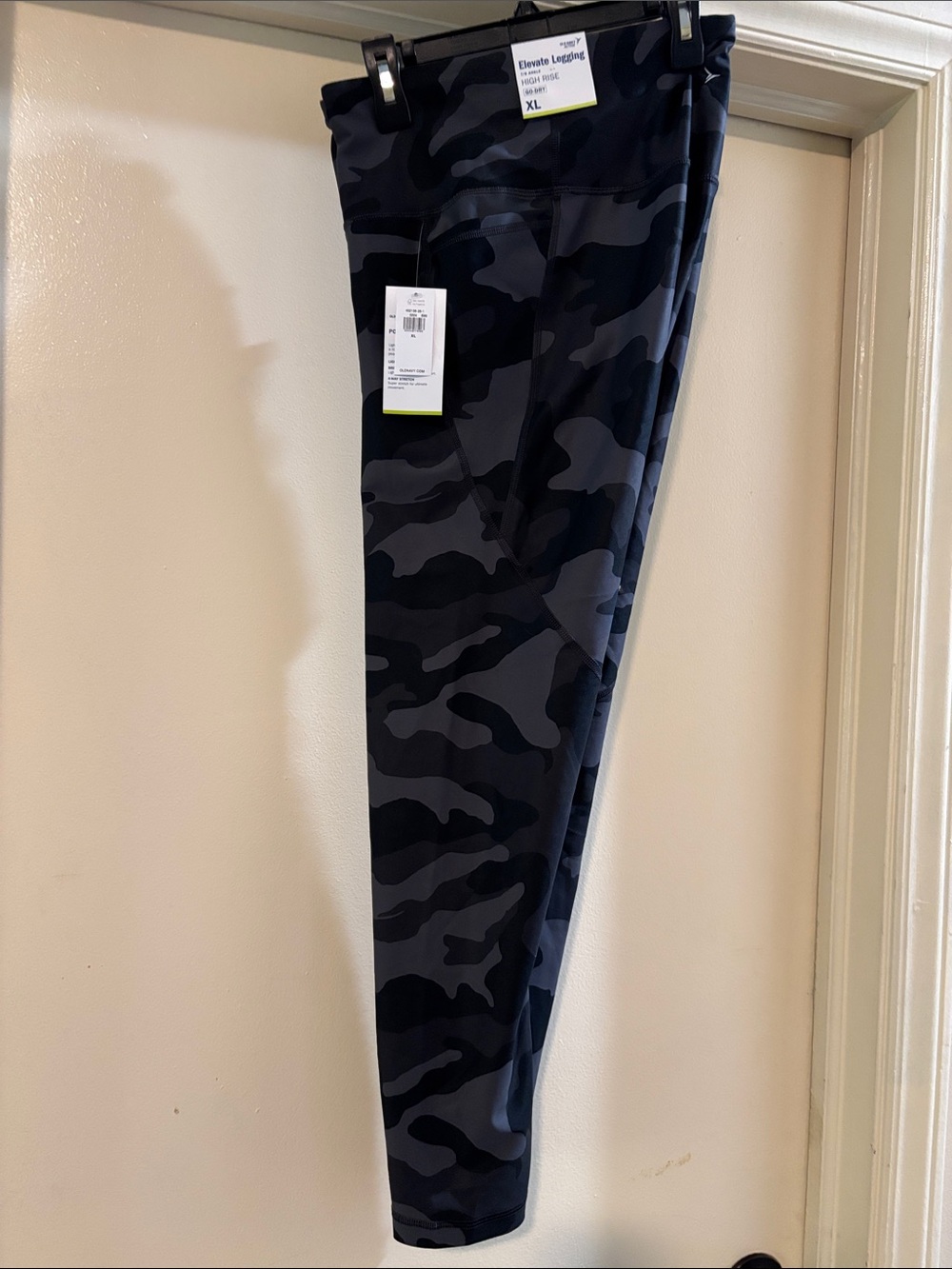 Old Navy Black and Gray Camo Women’s Leggings 7/8 ankle NWT XL